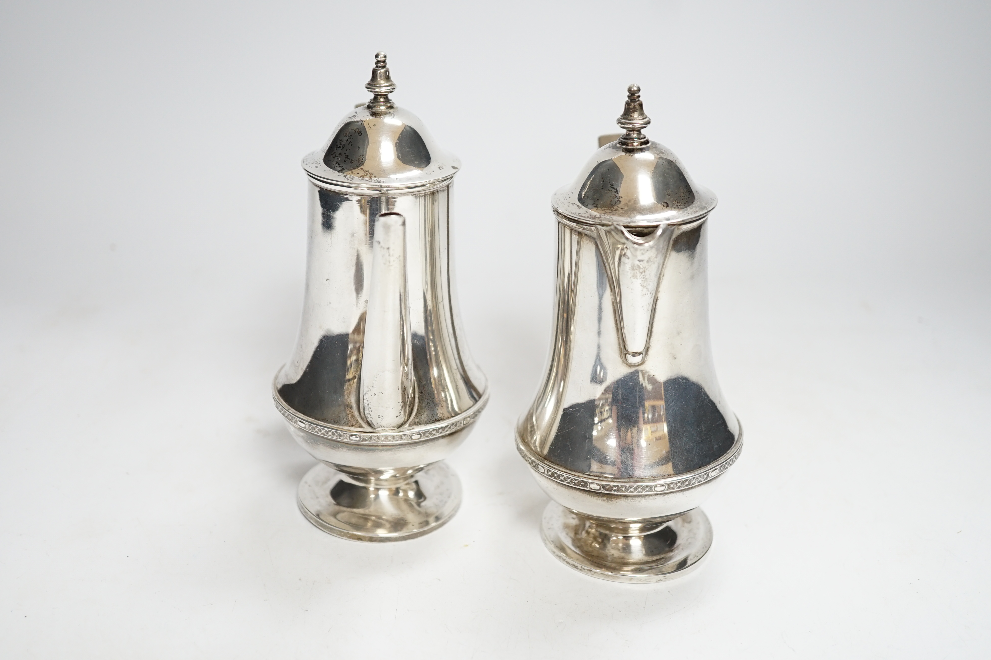A George V silver bachelors café au lait pair, SW Smith & Co, London, 1913, 16.9cm, gross weight 15.7oz.